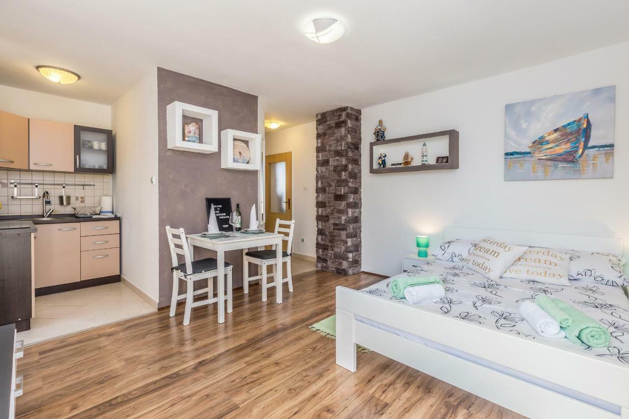 Studio Apartman Magdalena Apartment Omisalj ภายนอก รูปภาพ